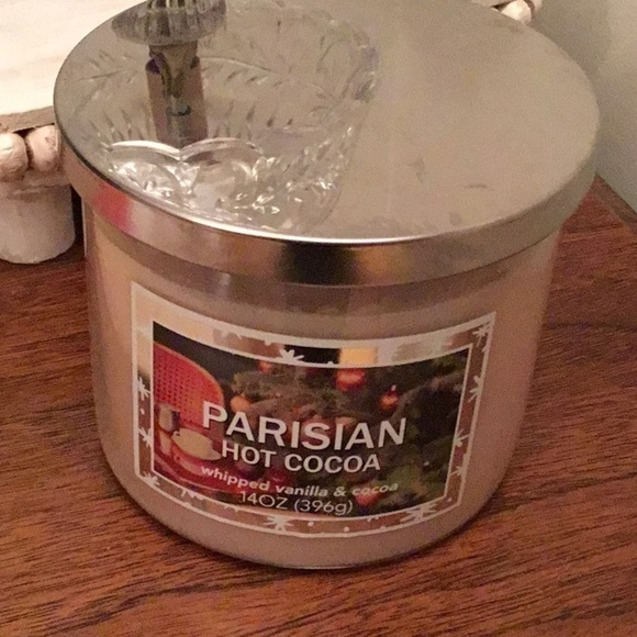 Parisian hot cocoa (whipped vanilla and cocoa) unused, 3-wick candle - Picture 2 of 8